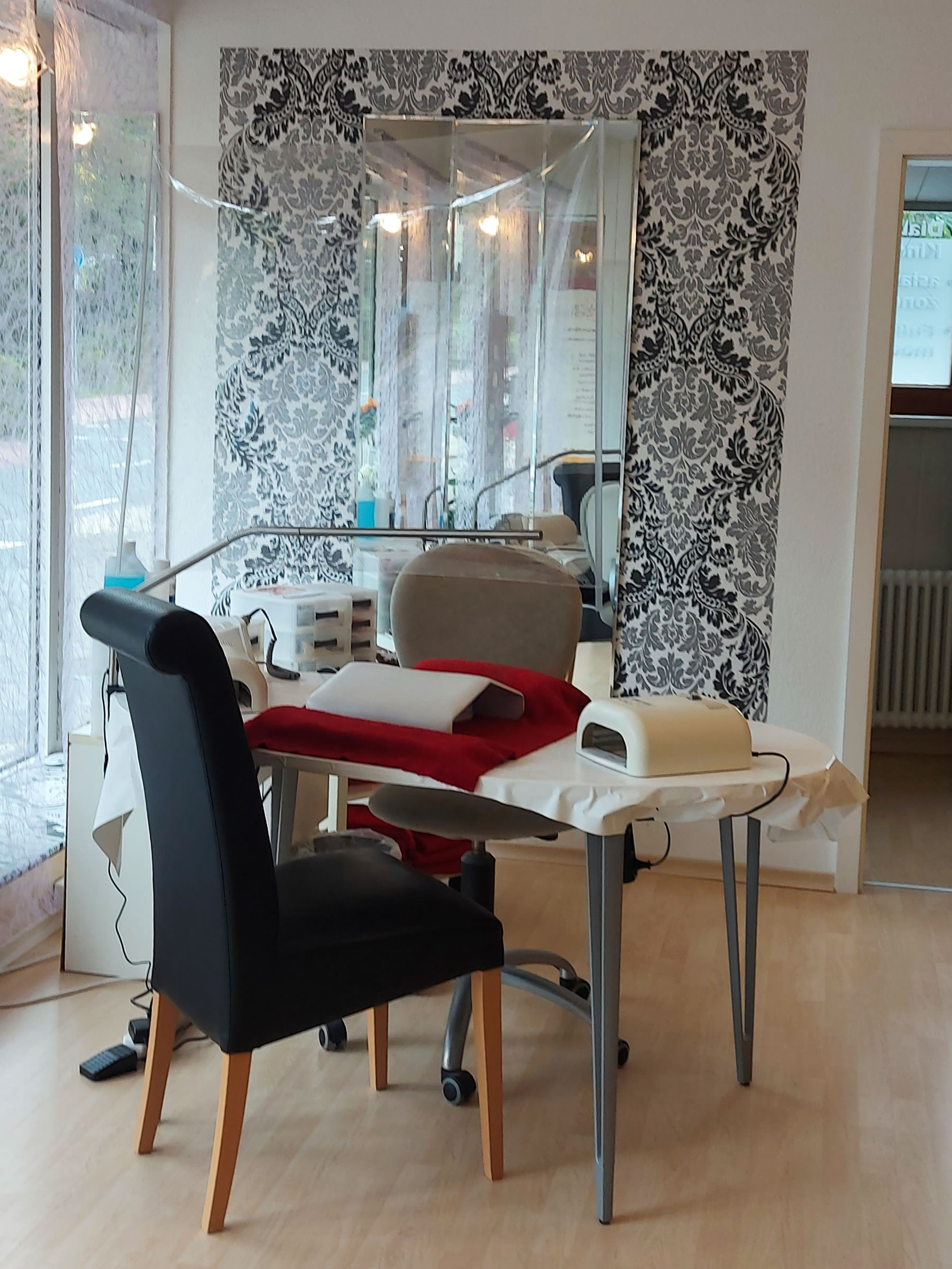 Maniküre/Nagelmodellage